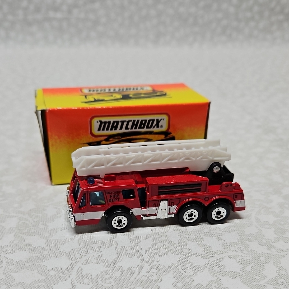 Matchbox Red Ladder Fire Truck #18 of 75 With Box